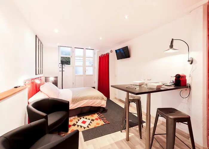 In | Raffine Et Calme Place St-jean Апартаменты *
